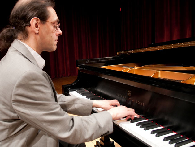 Gluck piano performance